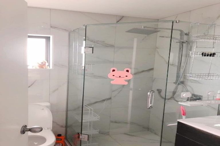 Photo of property in 2/123 Bruce Road, Glenfield, Auckland, 0629