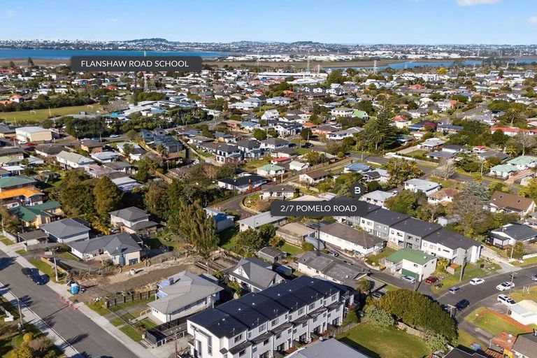 Photo of property in 2/7 Pomelo Road, Te Atatu South, Auckland, 0610