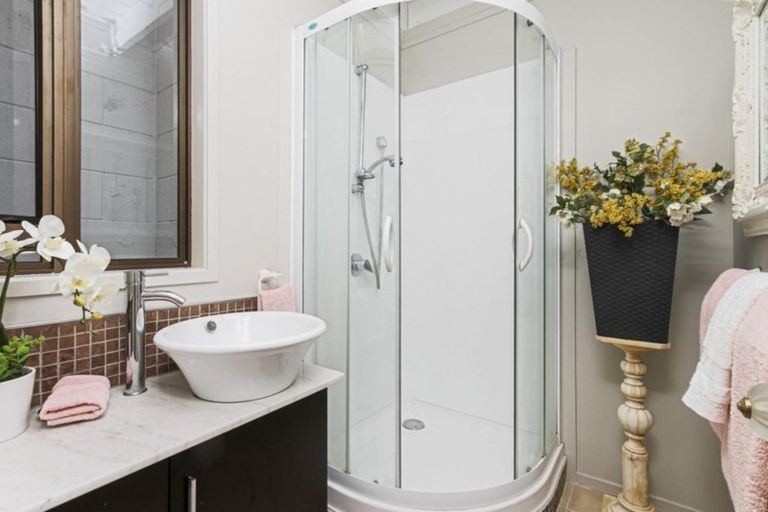 Photo of property in 2/21 Prince Regent Drive, Half Moon Bay, Auckland, 2012