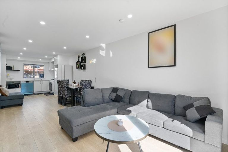 Photo of property in 19 Valour Lane, Papakura, 2110