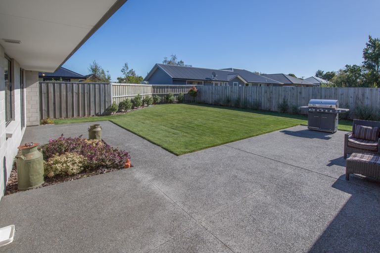Photo of property in 12b Watkins Drive, Rangiora, 7400