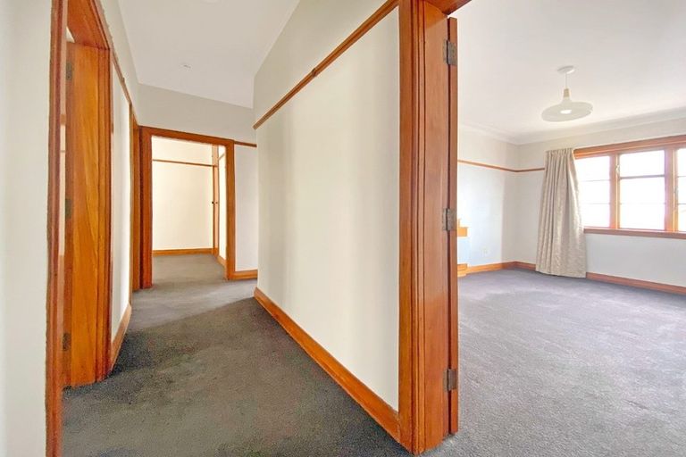 Photo of property in Ionian Flats, 123-125 Brougham Street, Mount Victoria, Wellington, 6011