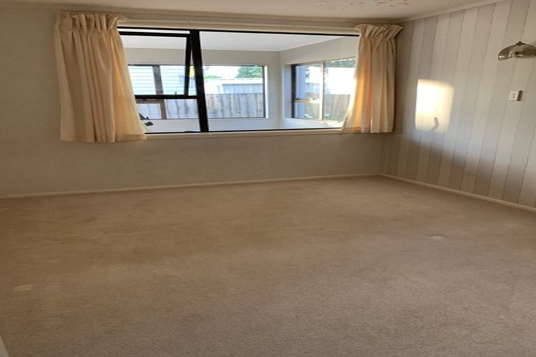 Photo of property in 17 Waller Avenue, Bucklands Beach, Auckland, 2012