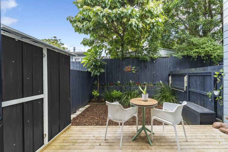 Photo of property in 5b Beach Road, Te Atatu Peninsula, 0610