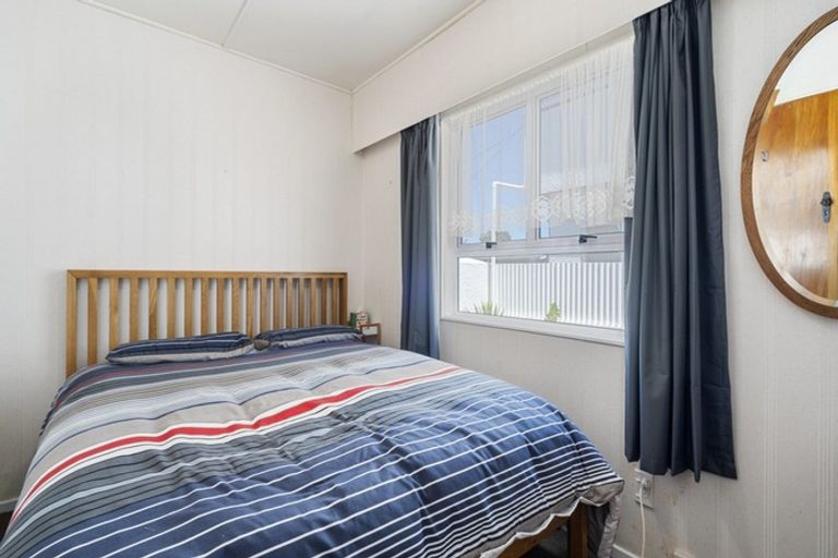 Photo of property in 51 Fifth Avenue, Urenui, 4377