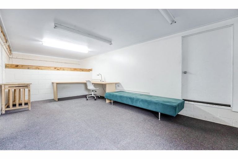 Photo of property in 2/28 Windy Ridge Road, Glenfield, Auckland, 0629