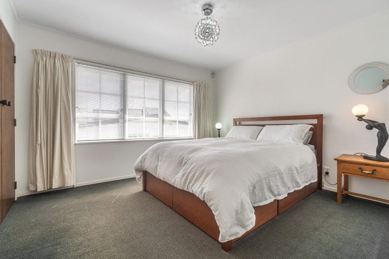 Photo of property in 15 Seaforth Avenue, Mangere Bridge, Auckland, 2022