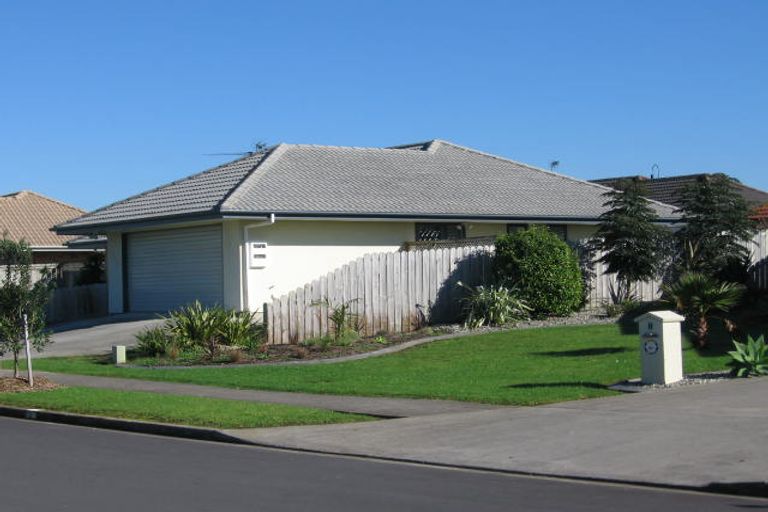 Photo of property in 6 Frank Bunce Grove, Flat Bush, Auckland, 2019