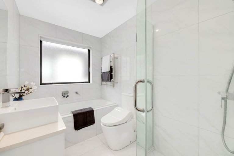 Photo of property in 27 Hakinakina Drive, Flat Bush, Auckland, 2019