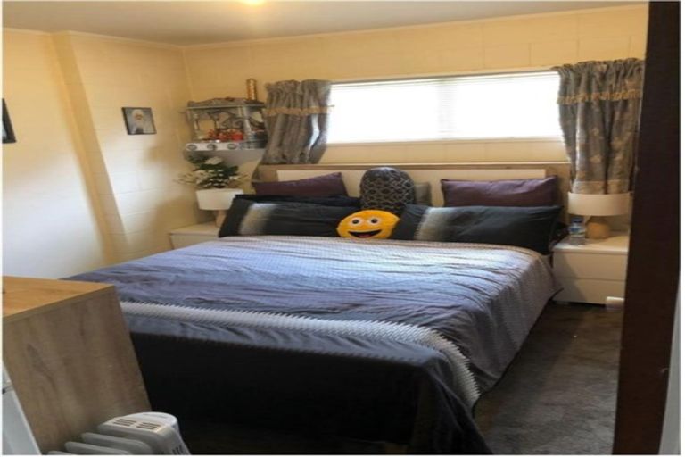 Photo of property in 1/92 Lake Road, Northcote, Auckland, 0627