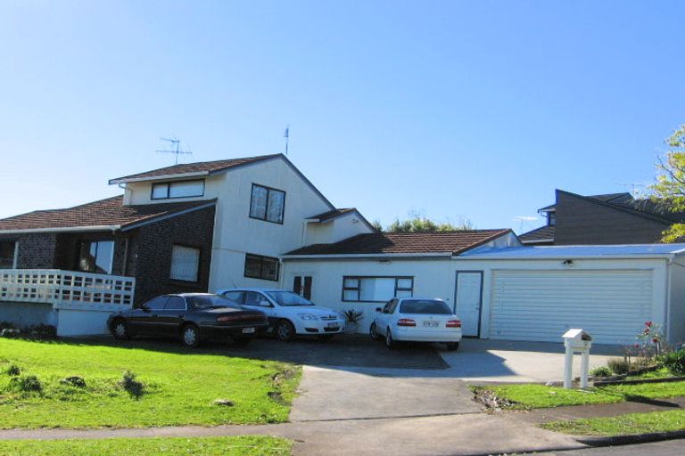 Photo of property in 9 Kingsclere Place, Goodwood Heights, Auckland, 2105