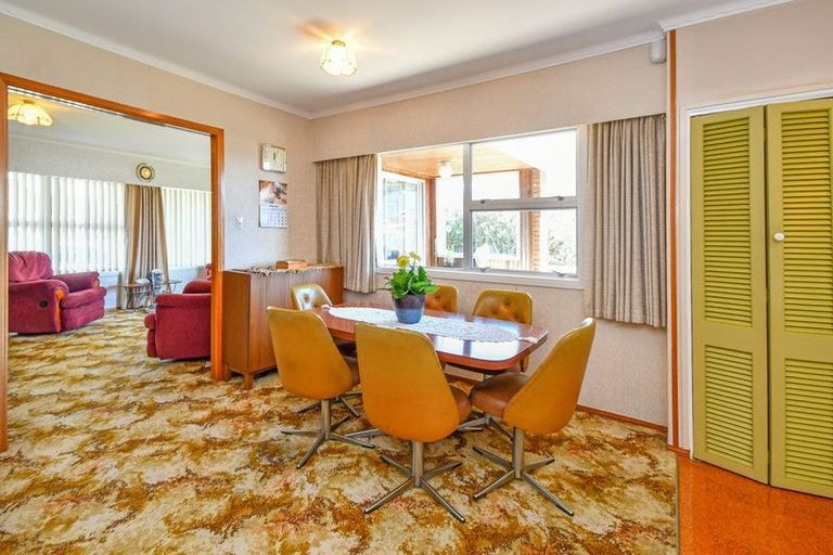Photo of property in 11 Mcleod Road, Weymouth, Auckland, 2103