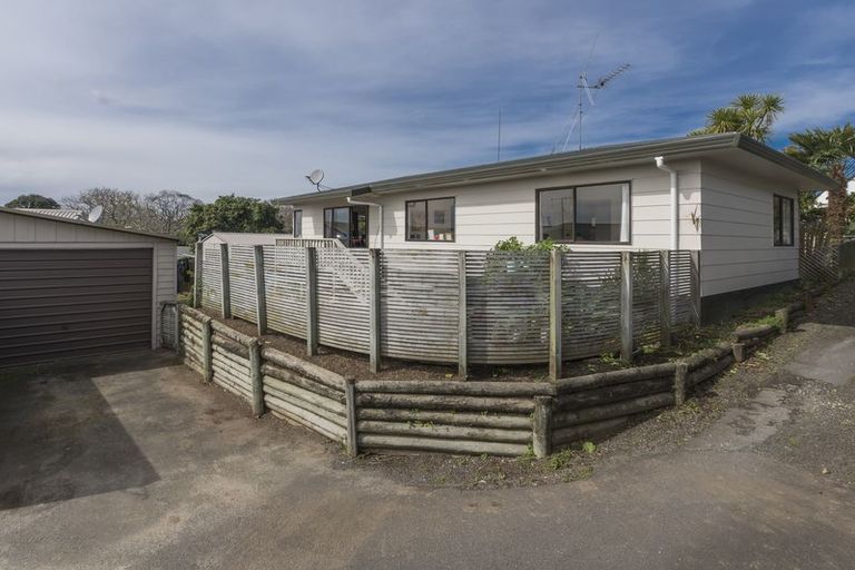 Photo of property in 6a Te Arawa Place, Welcome Bay, Tauranga, 3112