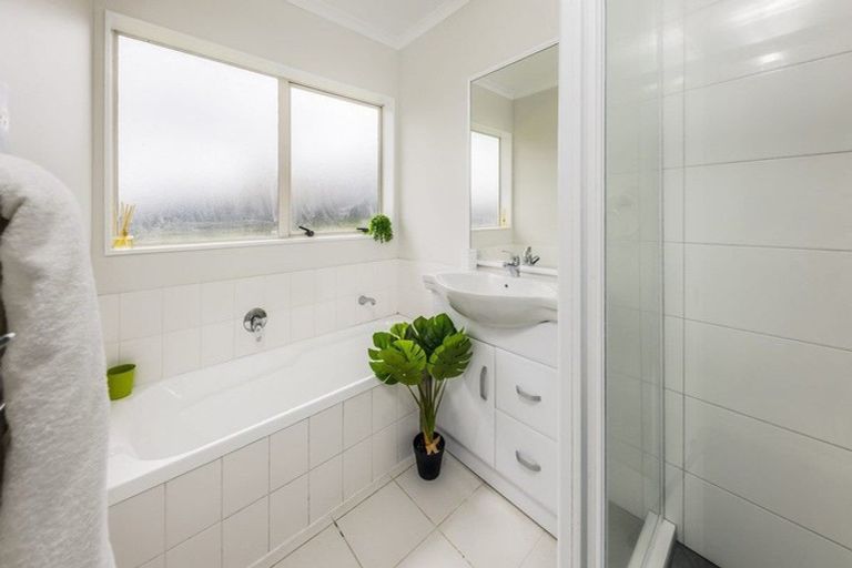 Photo of property in 5 Reyland Close, Weymouth, Auckland, 2103