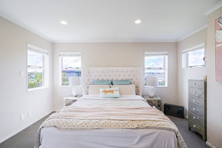 Photo of property in 3 Girvan Terrace, Wattle Downs, Auckland, 2103