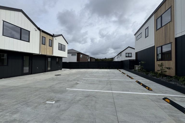 Photo of property in 2/131 Lancaster Road, Beach Haven, Auckland, 0626
