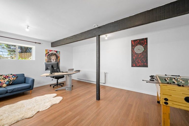 Photo of property in 5 Turville Crescent, Newlands, Wellington, 6037