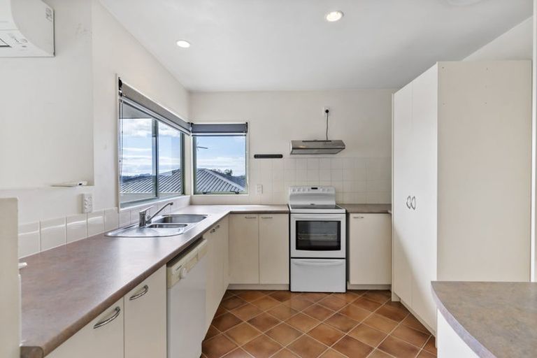 Photo of property in 11 Mannikin Place, Unsworth Heights, Auckland, 0632