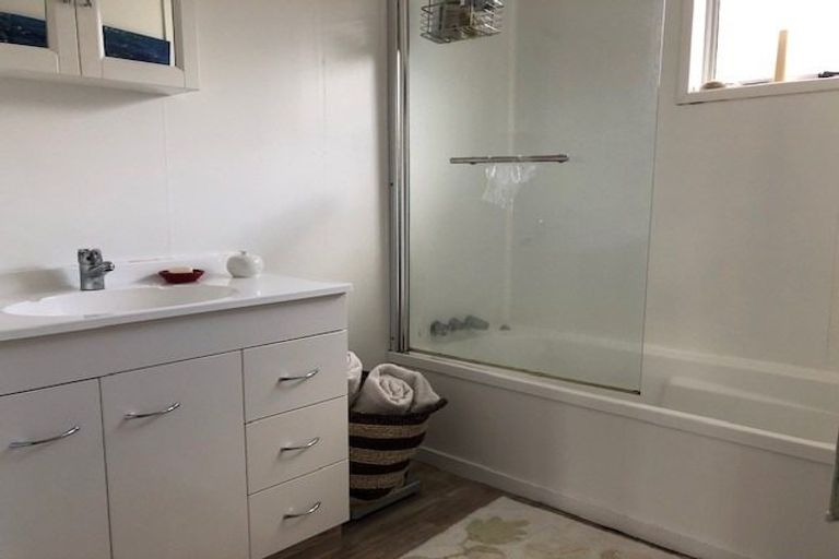 Photo of property in 223 Beach Haven Road, Beach Haven, Auckland, 0626