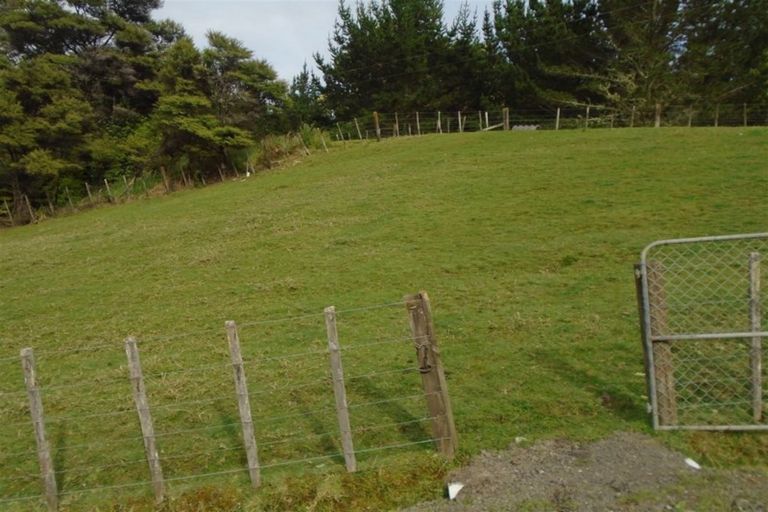 Photo of property in 43a Pinetone Road, Kumeu, 0892