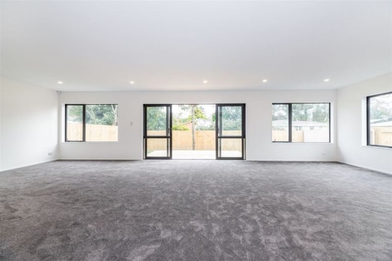 Photo of property in 18b Riverpark Crescent, Henderson, Auckland, 0610