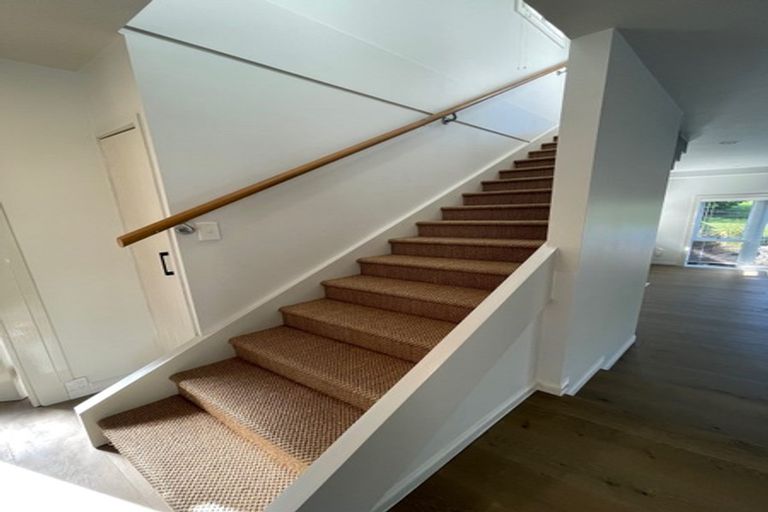 Photo of property in 17 Wernham Place, Northcote, Auckland, 0626