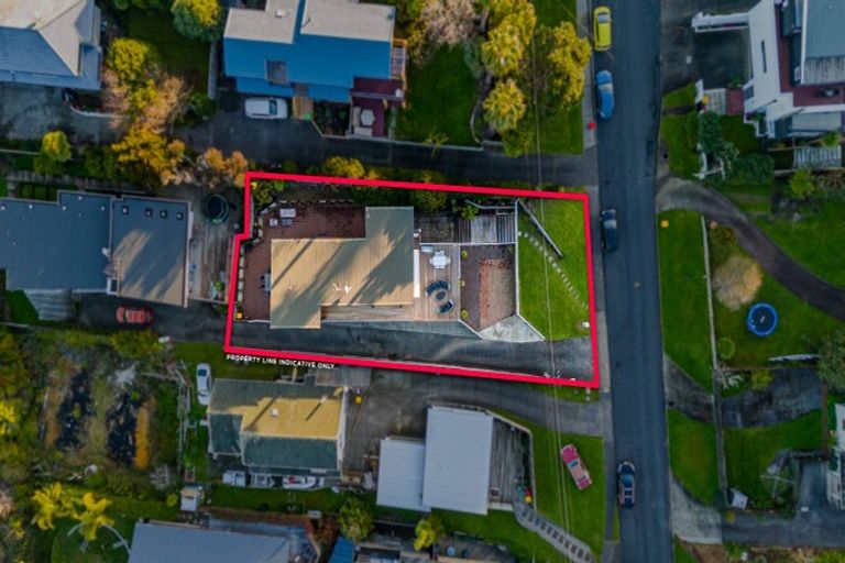 Photo of property in 35 Masterton Road, Rothesay Bay, Auckland, 0630