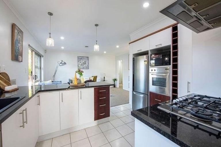 Photo of property in 4 Stornaway Drive, Flat Bush, Auckland, 2016