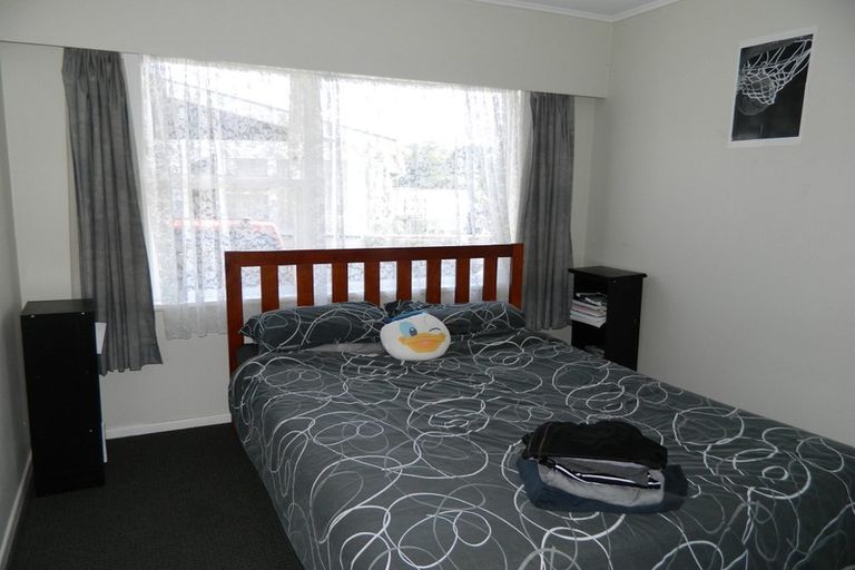 Photo of property in 3 Merritt Way, Newlands, Wellington, 6037