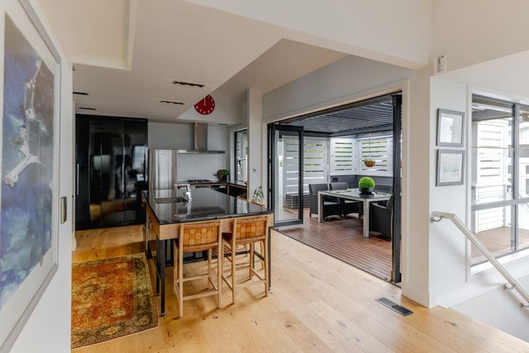 Photo of property in 14 Hinemoa Terrace, Birkenhead, Auckland, 0626