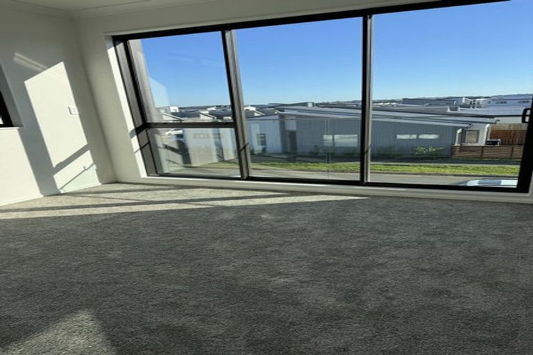 Photo of property in 14 Parahau Road, Papakura, 2110