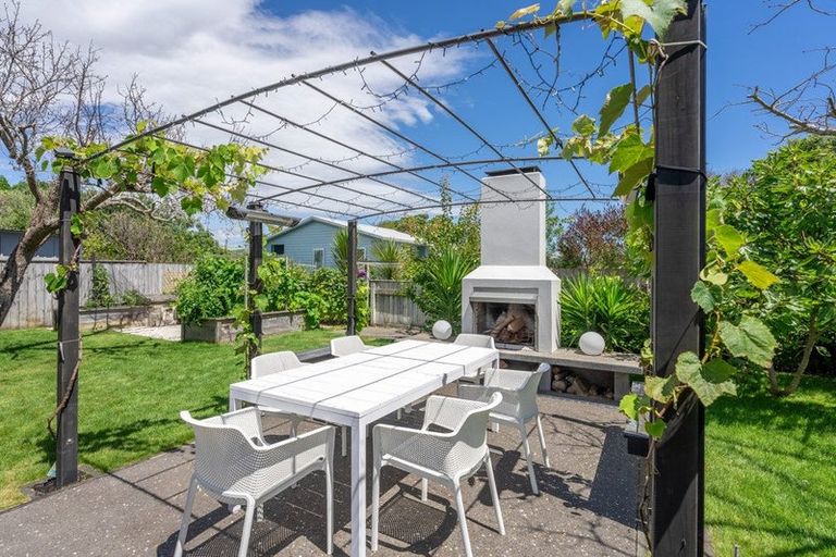 Photo of property in 26 Rauparaha Street, Waikanae Beach, Waikanae, 5036