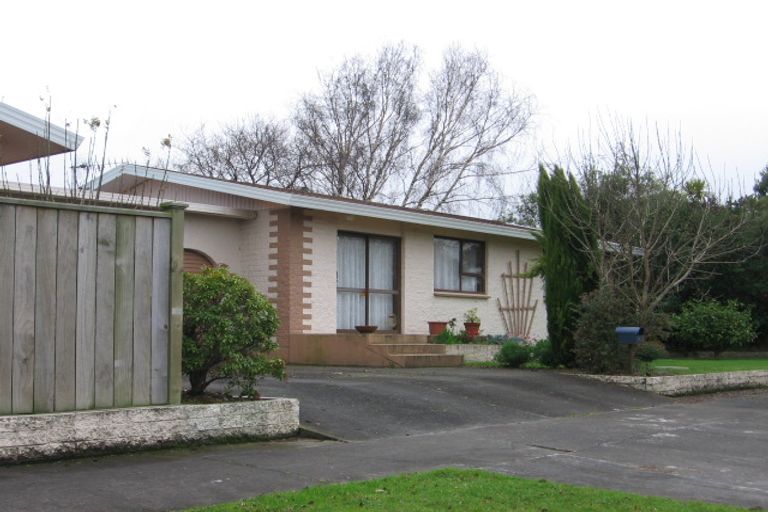 Photo of property in 2 Adams Place, Kelvin Grove, Palmerston North, 4414