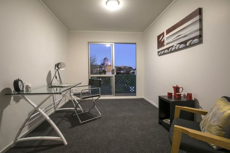 Photo of property in 37 Vina Place, Massey, Auckland, 0614