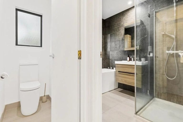 Photo of property in 12b Kimberly Grove, Greenhithe, Auckland, 0632