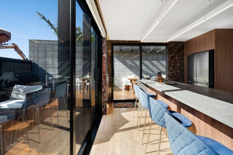 Photo of property in 12a Baring Terrace, Strandon, New Plymouth, 4312