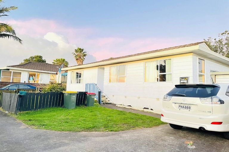 Photo of property in 3/3 Etherton Drive, Weymouth, Auckland, 2103