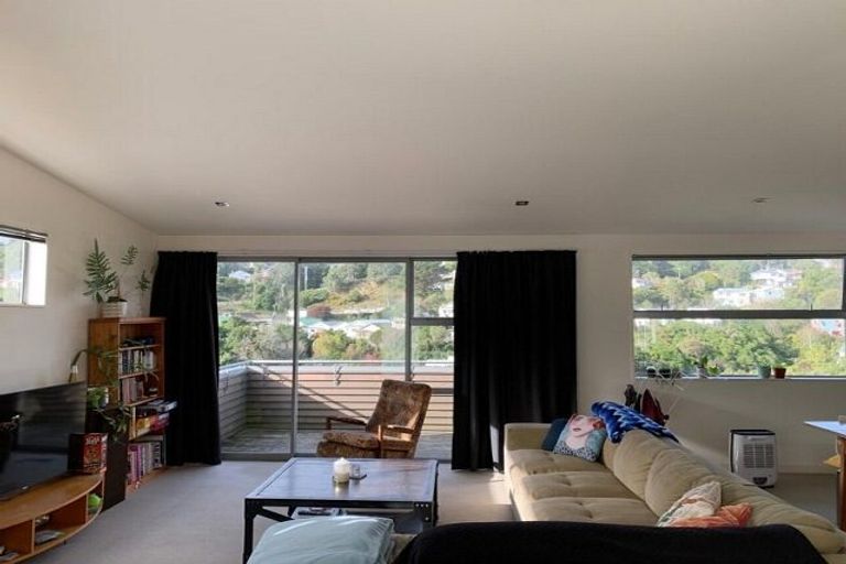 Photo of property in 51 Tiketike Way, Brooklyn, Wellington, 6021