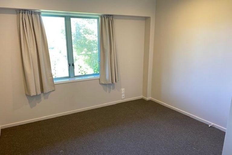 Photo of property in 2/93a Kelburn Parade, Kelburn, Wellington, 6012