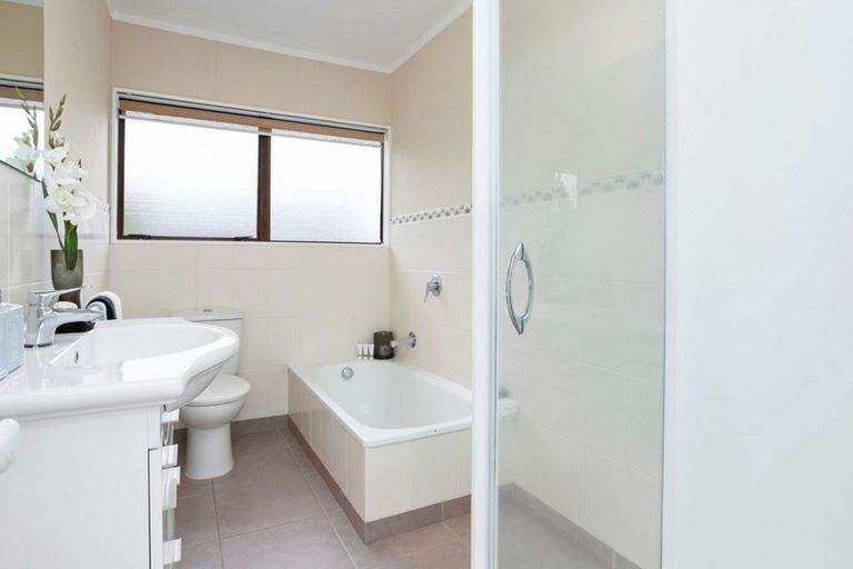 Photo of property in 90a Simmental Crescent, Somerville, Auckland, 2014