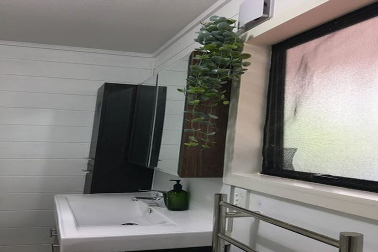 Photo of property in 11 Kereru Grove, Greenhithe, Auckland, 0632