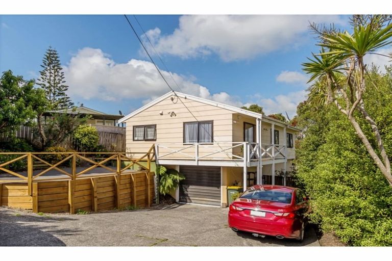 Photo of property in 2/546 Glenfield Road, Glenfield, Auckland, 0629