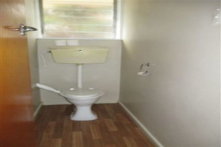 Photo of property in 6 Davidson Crescent, Hornby, Christchurch, 8042