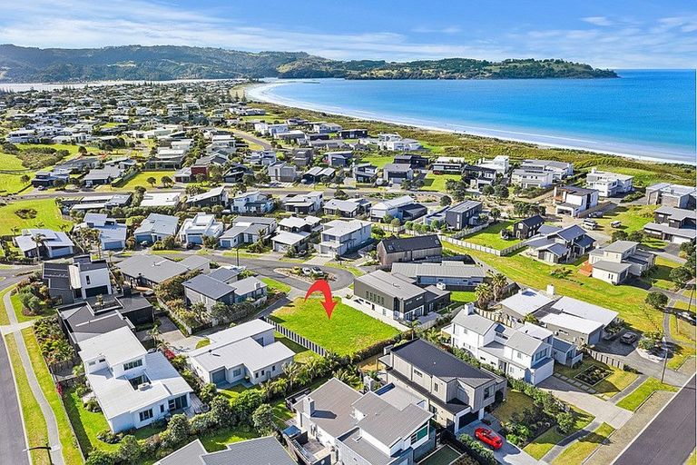 Photo of property in 14 Patiki Place, Omaha, 0986