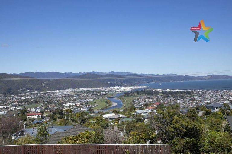 Photo of property in 2 Poto Road, Normandale, Lower Hutt, 5010