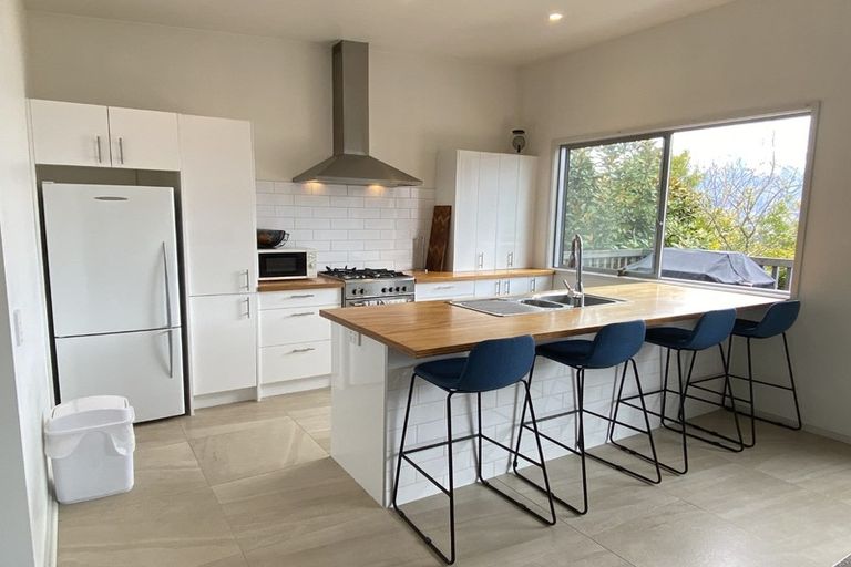 Photo of property in 45 Wynyard Crescent, Fernhill, Queenstown, 9300