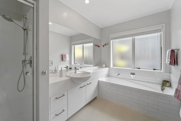 Photo of property in 7 Phoebe Meikle Place, Torbay, Auckland, 0630