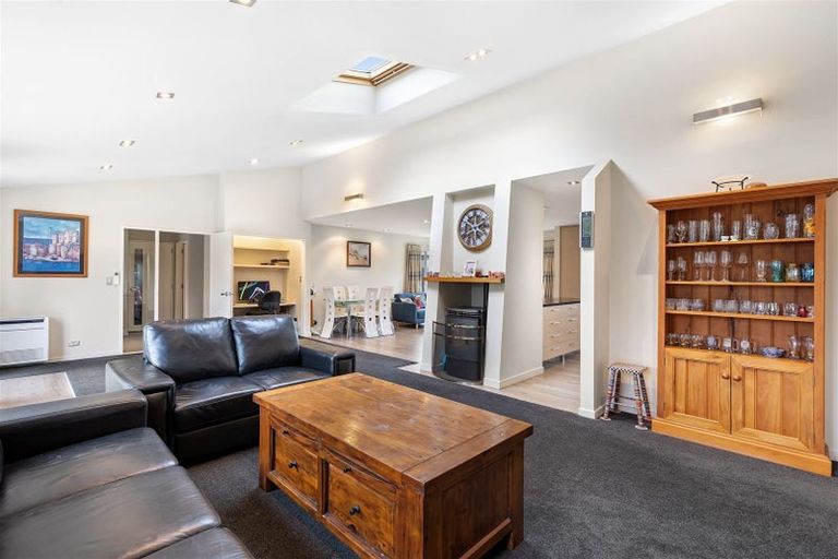 Photo of property in 7 Corsican Grove, Parklands, Christchurch, 8083