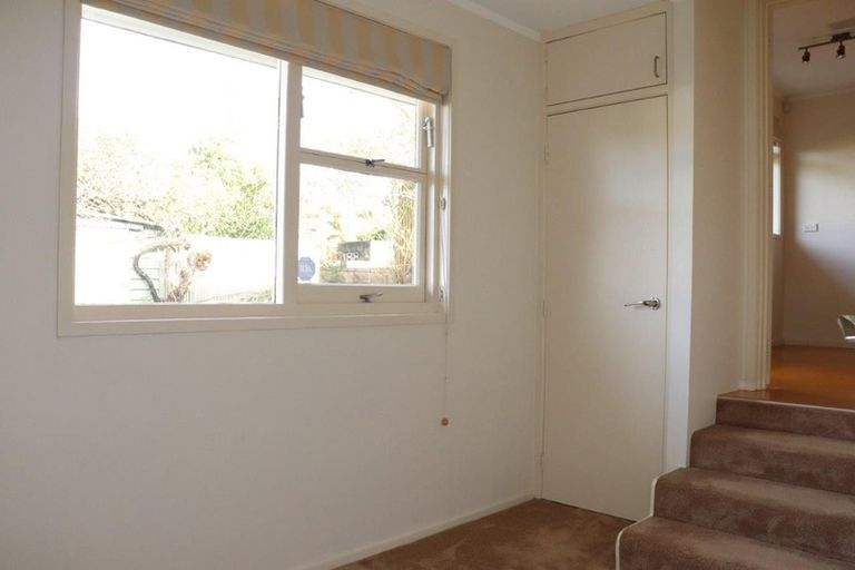 Photo of property in 547 Glenfield Road, Glenfield, Auckland, 0629