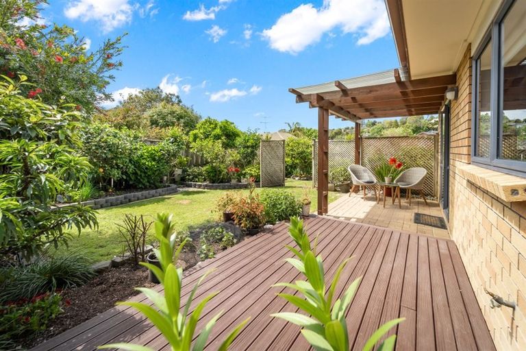 Photo of property in 17 Kate Sheppard Avenue, Torbay, Auckland, 0630